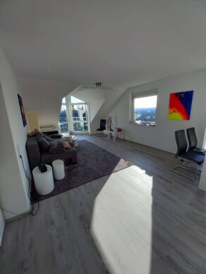 Moderne 3 Zimmer Wohnung mit Panoramablick, 56179 Vallendar, Dachgeschosswohnung
