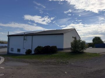 Großzügige Lagerhalle mit modernen Büroräumen, 56332 Wolken, Bürohaus