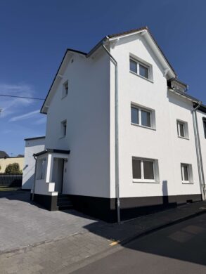 Exklusiver und familienfreundlicher Wohntraum in 1a Lage!, 56566 Heimbach-Weis, Doppelhaushälfte