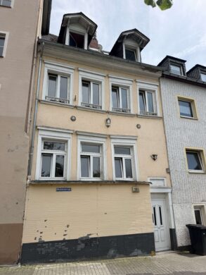 Charmantes Mehrfamilenhaus mit Potential!, 56077 Koblenz, Reihenmittelhaus