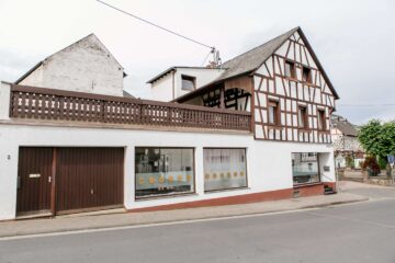 Charmantes Mehrfamilenhaus mit Potential!, 56218 Mülheim-Kärlich, Mehrfamilienhaus